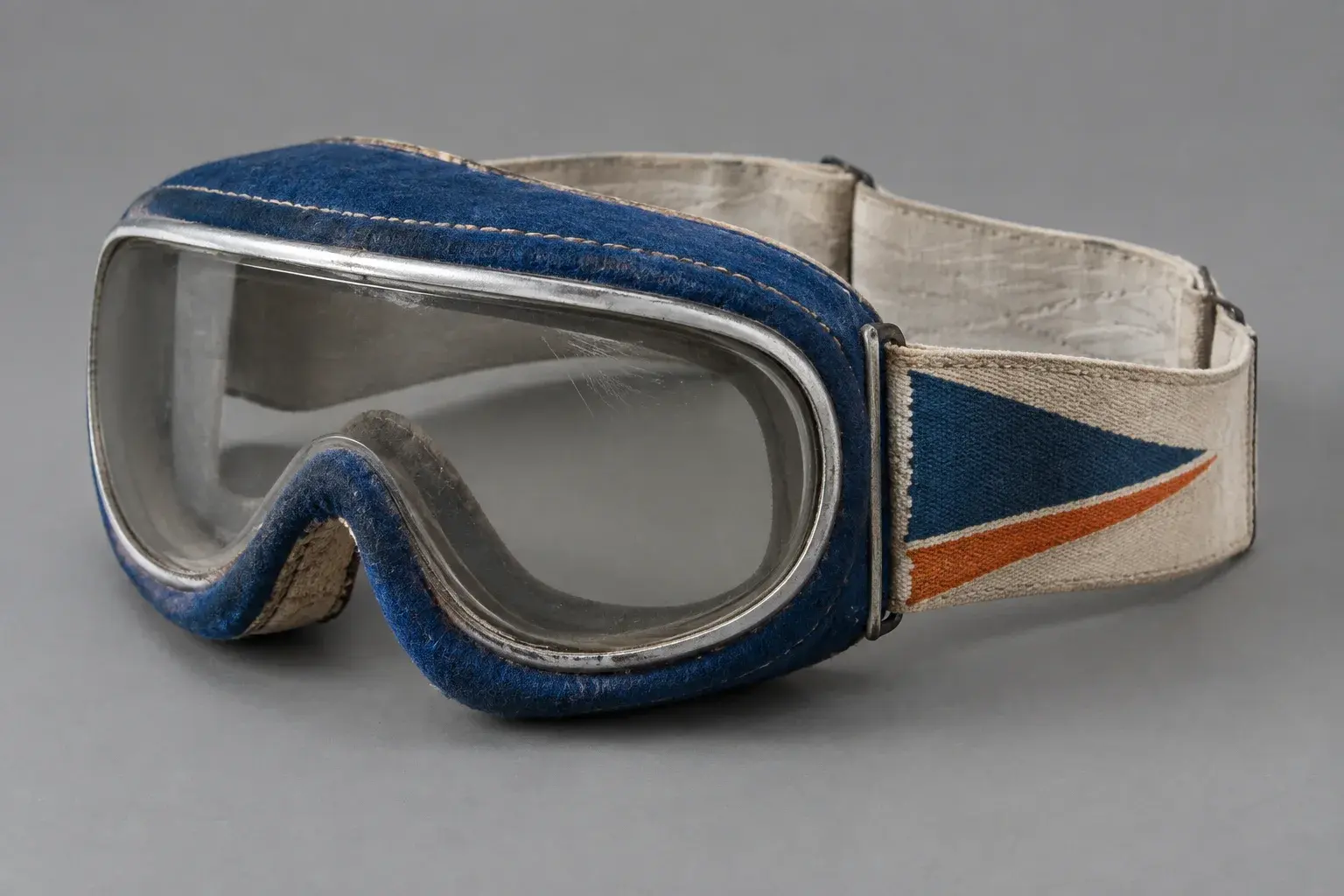 Silver Ski Goggles · Small Horizon